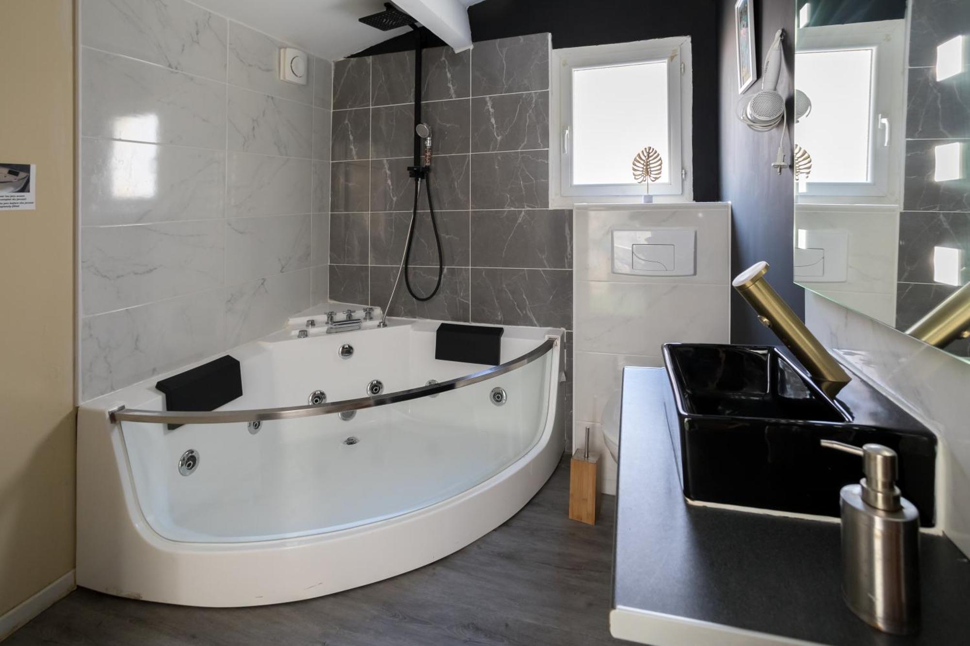 Jacuzzi Terrasse Centre Narbonne Apartment Exterior photo